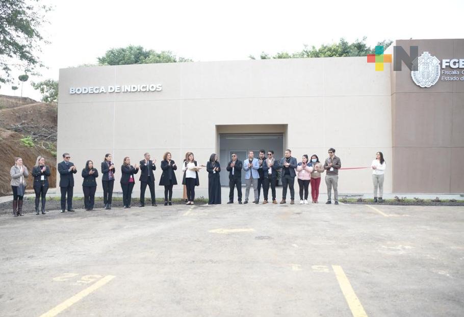 Fiscal general inaugura primera etapa de la bodega de indicios en oficinas centrales