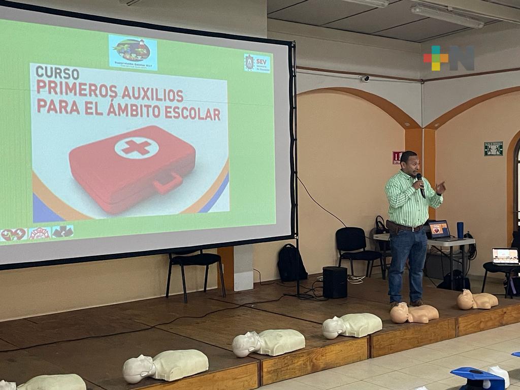 Jorge Alberto Ortiz brinda taller de Primeros Auxilios a educadores físicos estatales