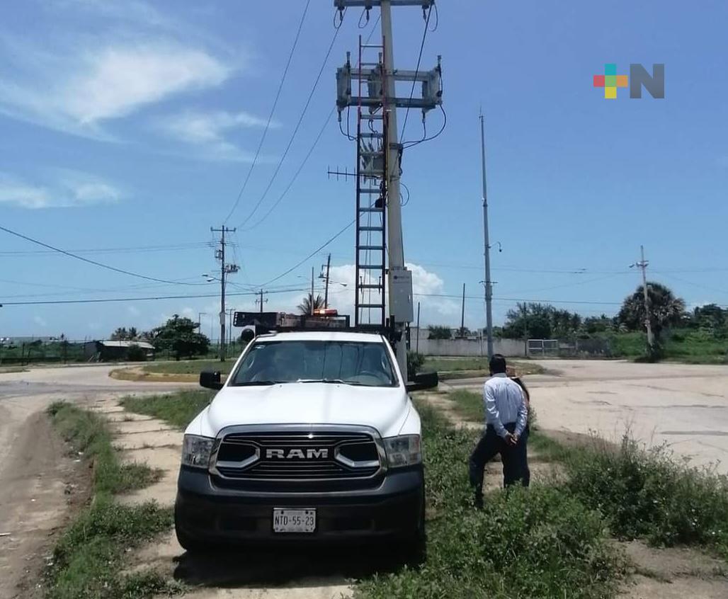 Trabajos de mantenimiento de CFE dejan sin luz a habitantes de Villa Allende