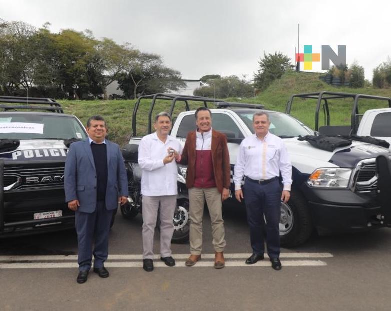 Coatzacoalcos recibe dos patrullas nuevas y equipo, por parte de gobierno estatal
