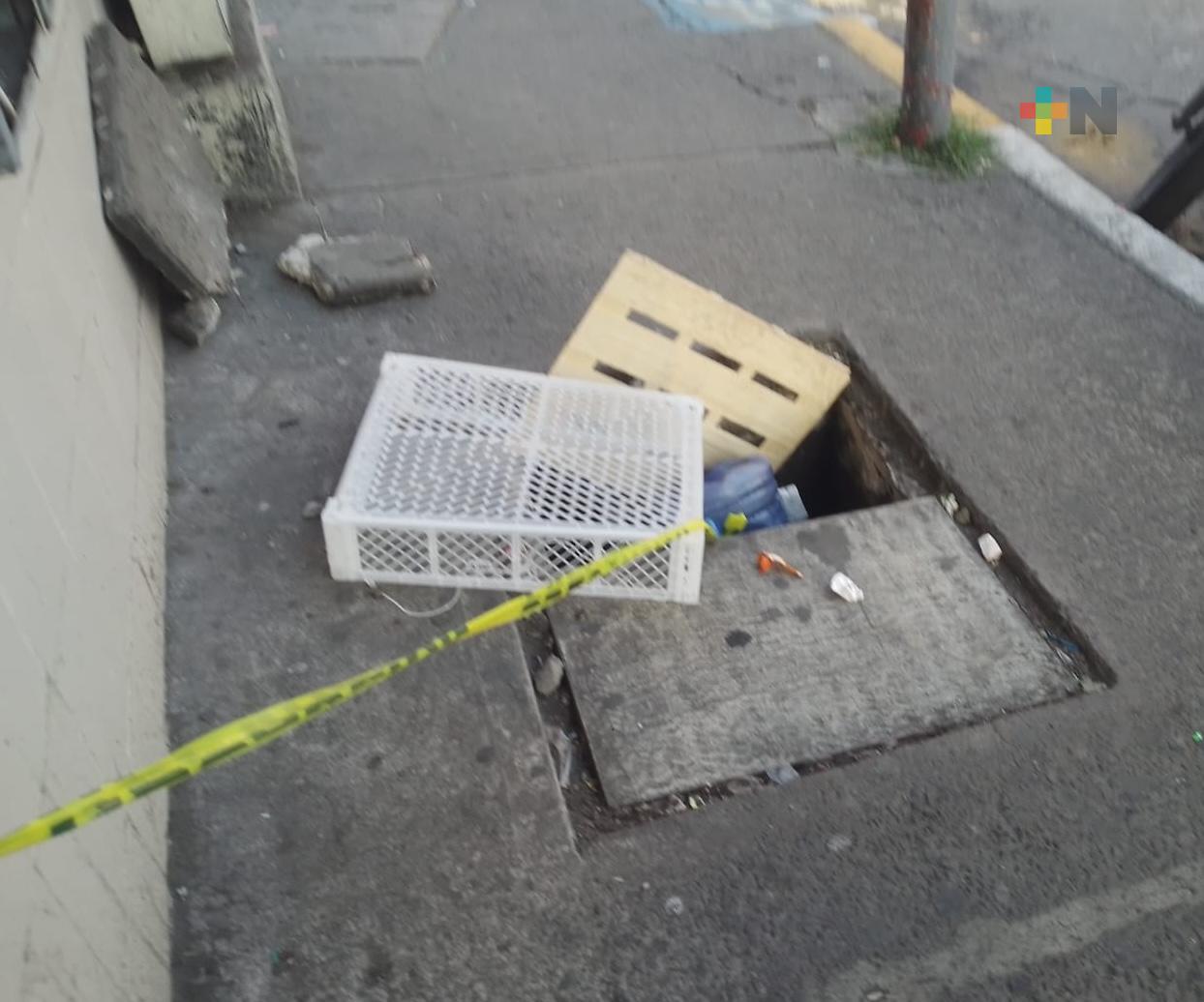 Registro dañado por el mercado Hidalgo pone en riesgo a transeúntes