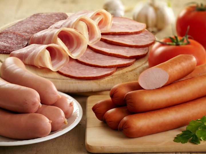 Consumo de carne procesada se asocia con cáncer colorrectal