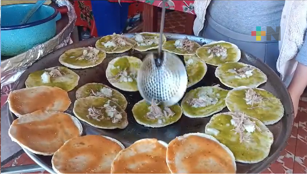 Altotonga oferta variedad de frutas, verduras y antojitos