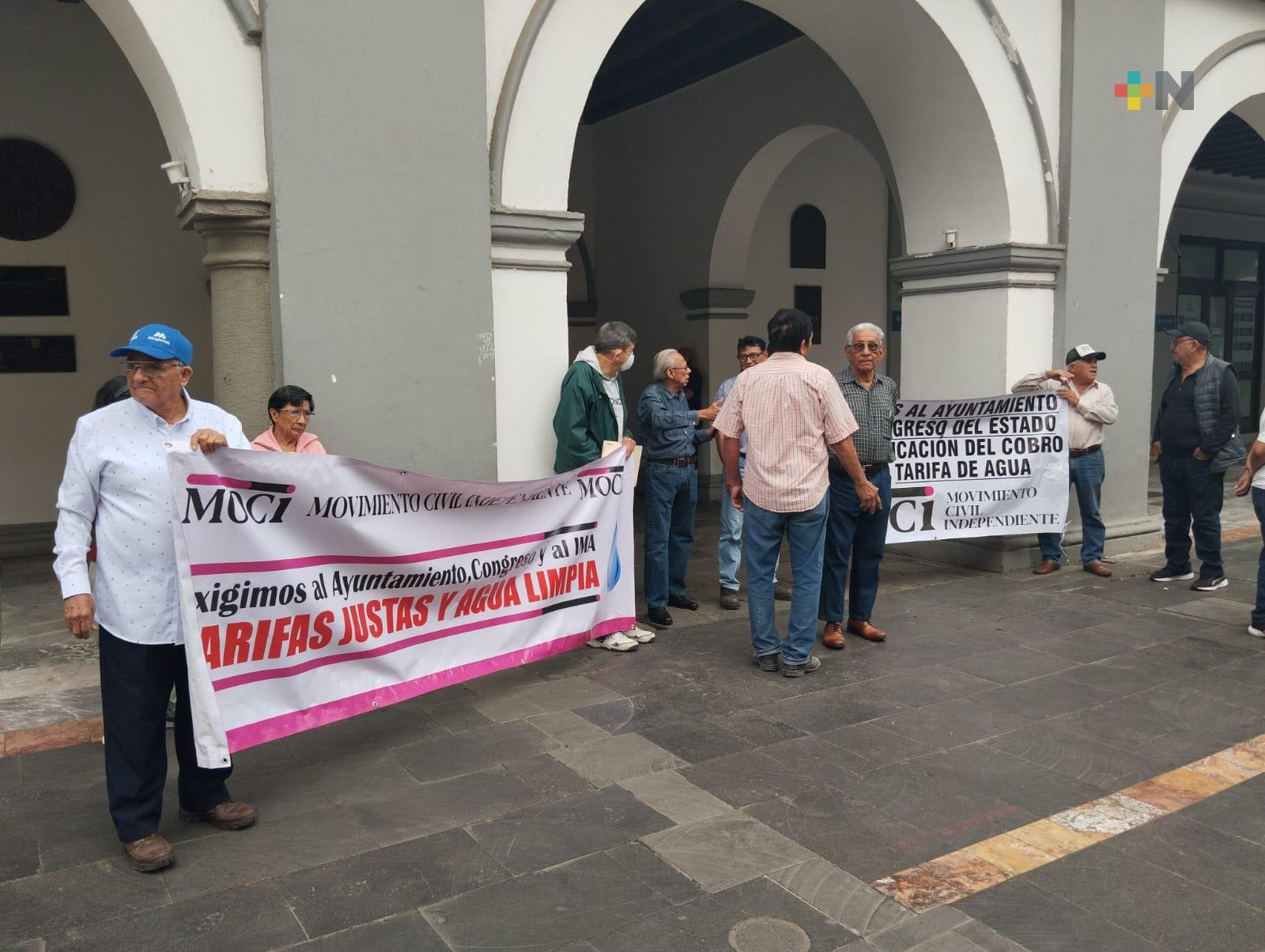 Ciudadanos se manifiestan por cobros excesivos de Grupo MAS