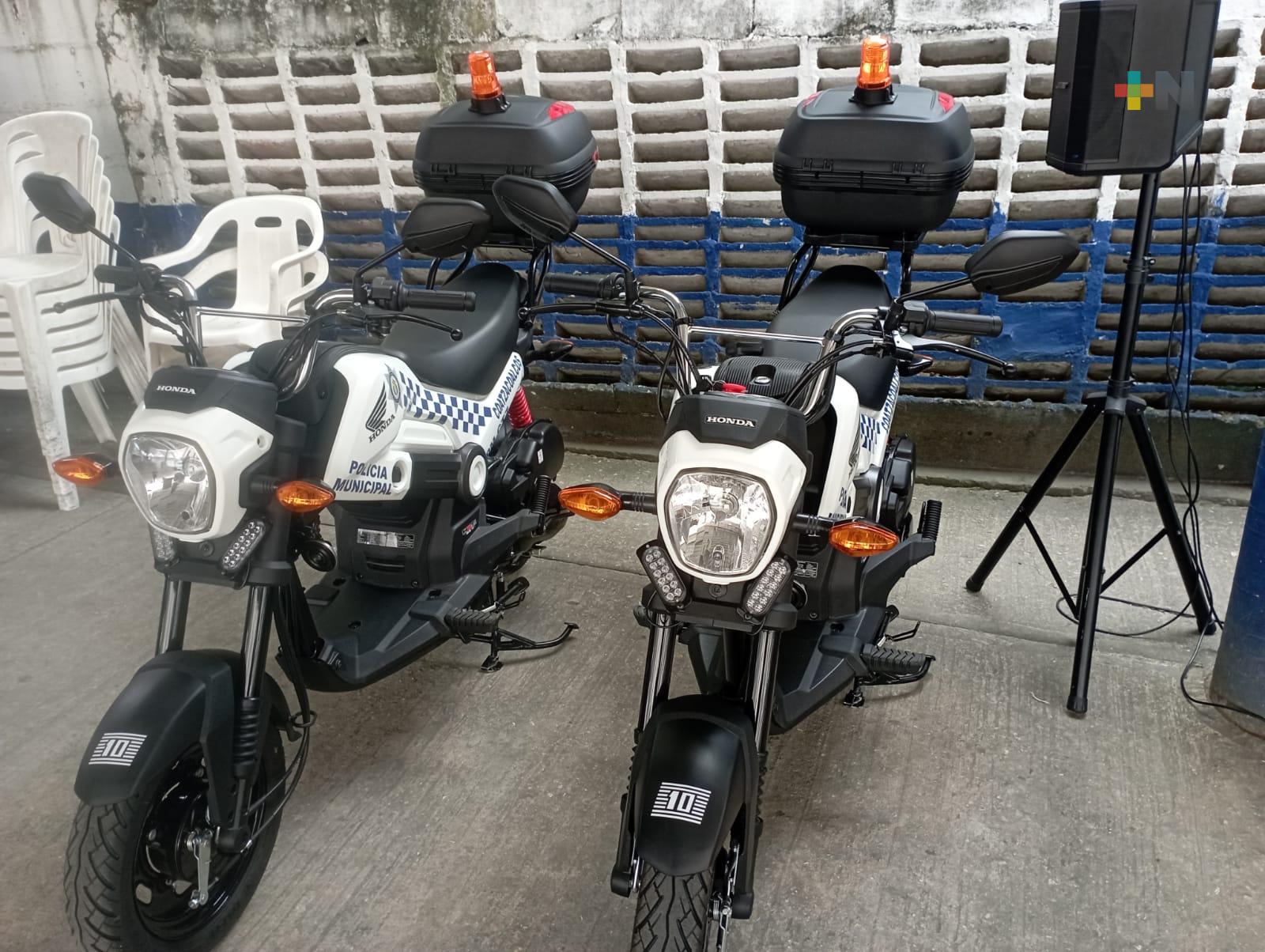 Entrega Observatorio Ciudadano de Coatzacoalcos dos motopatrullas a Policía municipal