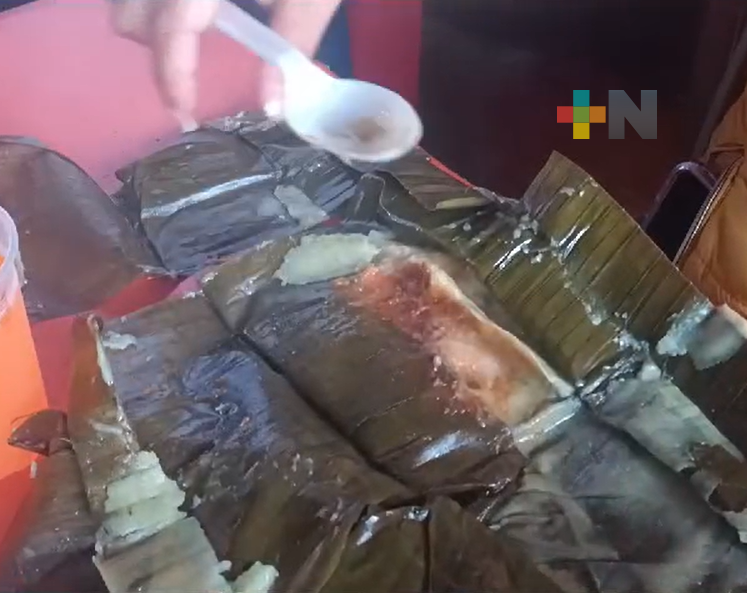 Preparan exquisitos tamales en comunidad El Diamante, municipio Vega de Alatorre