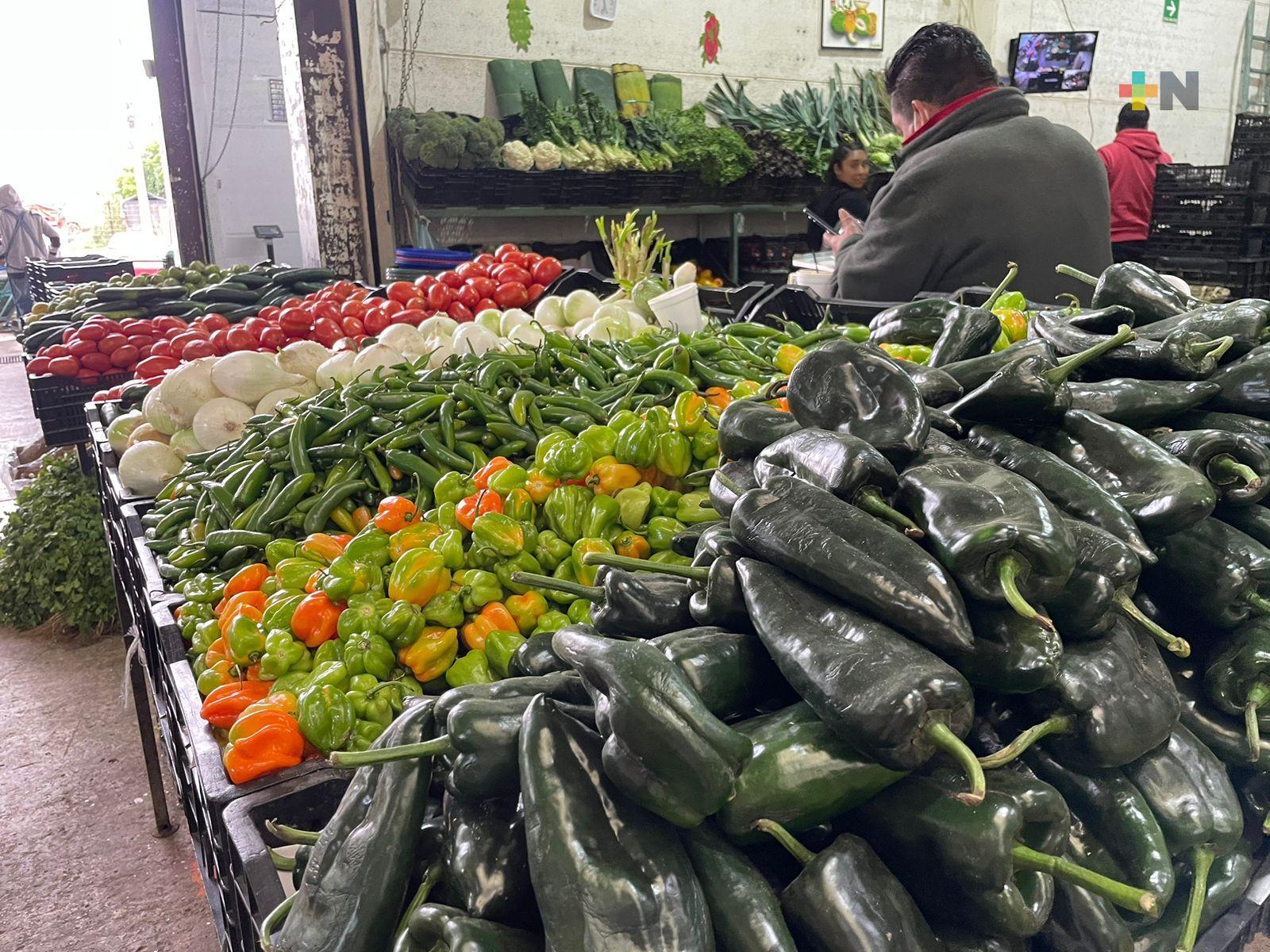 Bajas temperaturas y costo de gasolina aumentan precios de verduras