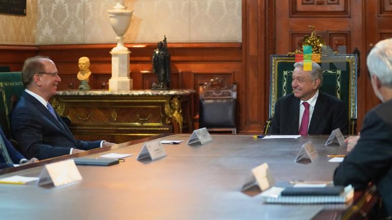 Presidente recibe en Palacio Nacional a Larry Fink, director de Black Rock