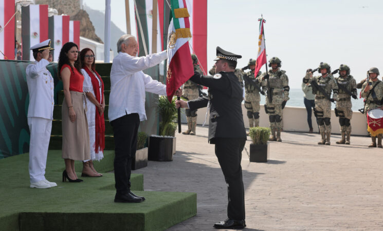 Presidente conmemora Día de la Bandera en Mazatlán, Sinaloa
