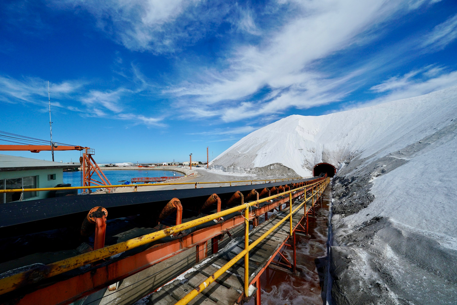 Presidente nacionaliza empresa exportadora de sal