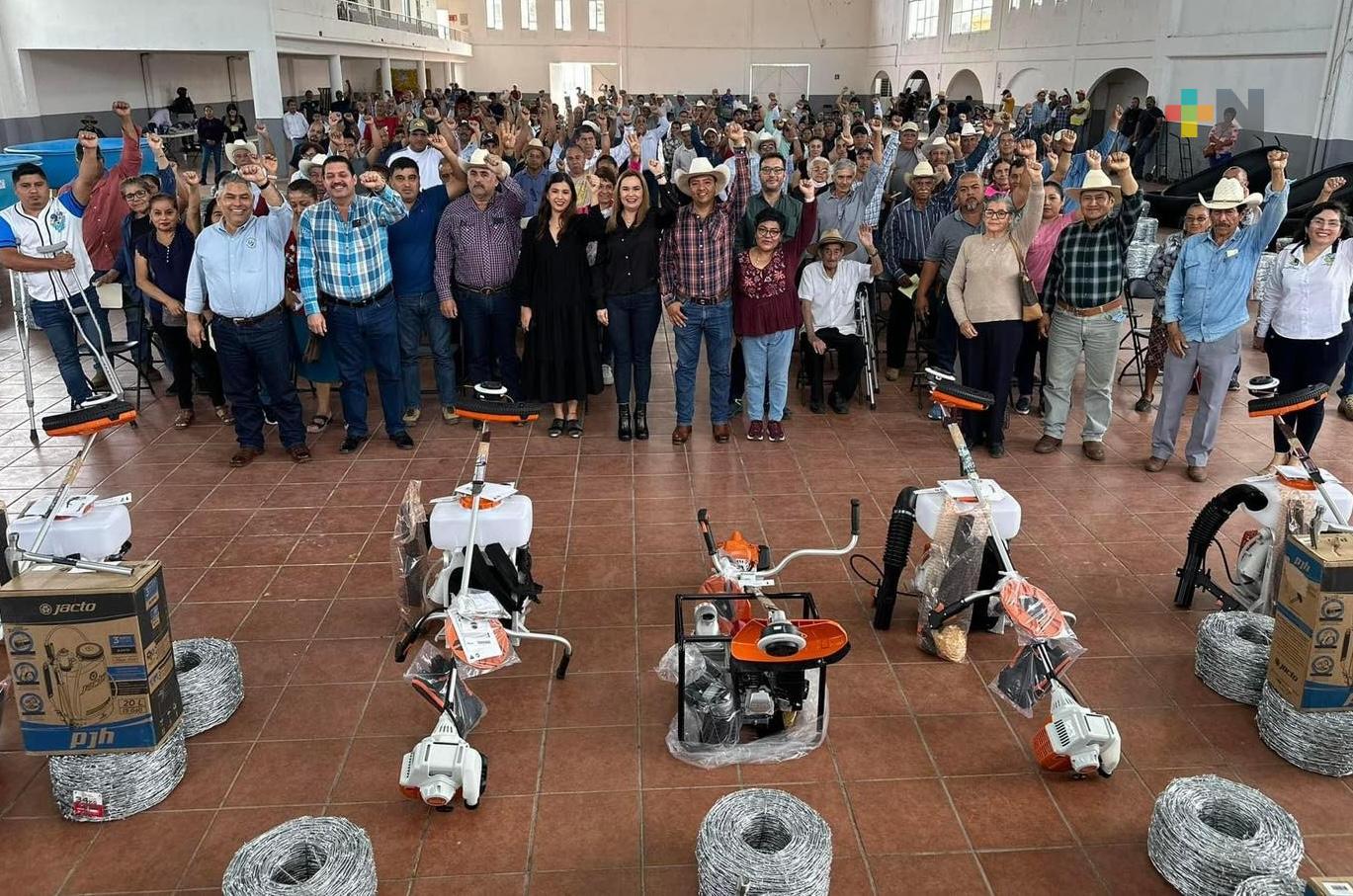 Con inversión de 1.5 mdp productores de Vega de Alatorre reciben apoyo e insumos