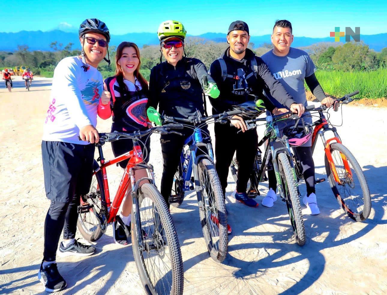 Gobernador encabeza rodada en lo que será nuevo libramiento de Coatepec