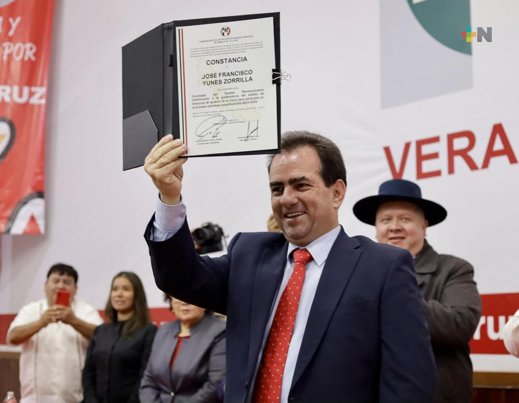 PRI entrega constancia a José Yunes Zorrilla como candidato a la gubernatura de Veracruz