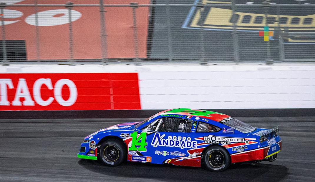 Alex de Alba, top-3 de NASCAR México en el Memorial Coliseum