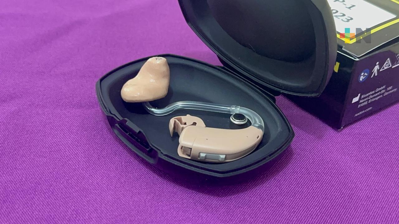 Entrega DIF Coatzacoalcos aparatos auditivos