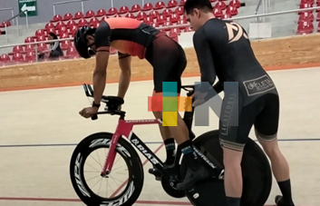 Ciclistas del sur del estado acuden a entrenar al Velódromo de Xalapa