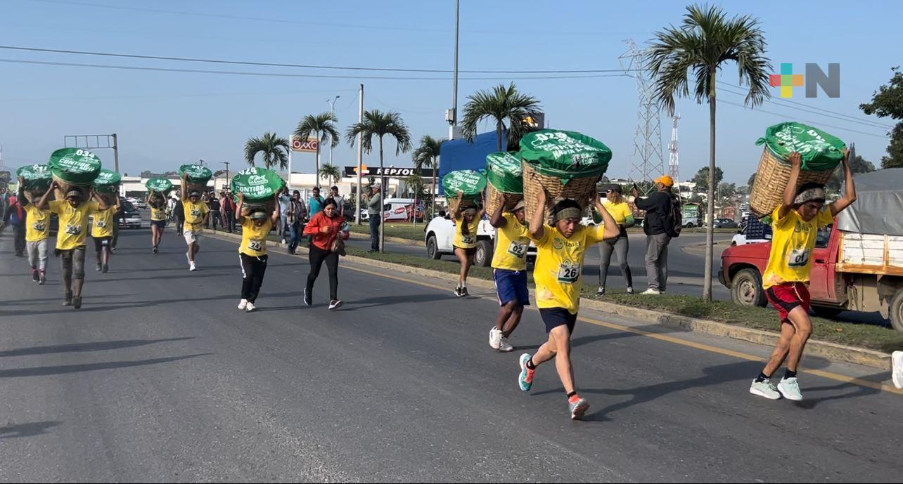 Realizan carrera de coloteros en Martínez de la Torre