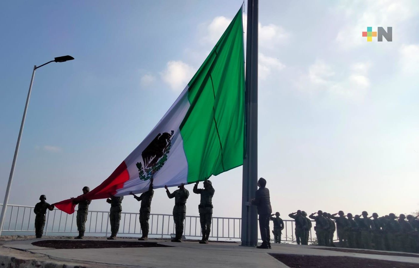 Celebra Gobernador  Día de la Bandera en Cerro Gordo y Xalapa