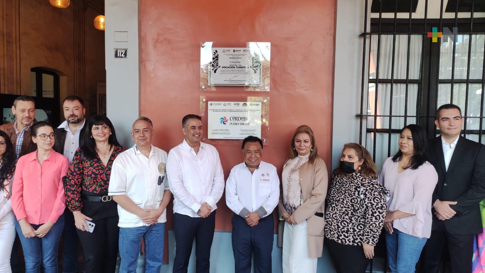 Develan placa que otorga nombramiento de Pueblo Mágico a Córdoba