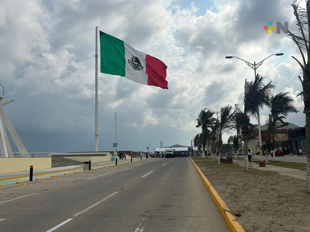 Conmemoran el Día de la Bandera en Coatzacoalcos