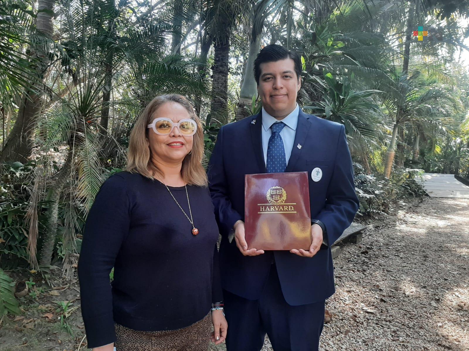 Egresado de Contaduría de la UV realiza  certificación en la Universidad de Harvard