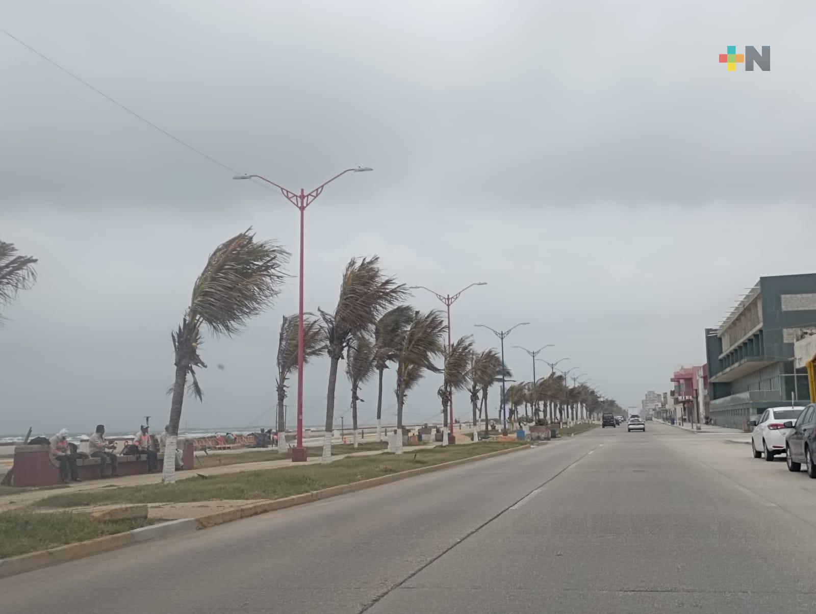 En Coatzacoalcos, PC llama a población a tomar precauciones por llegada de frente frío