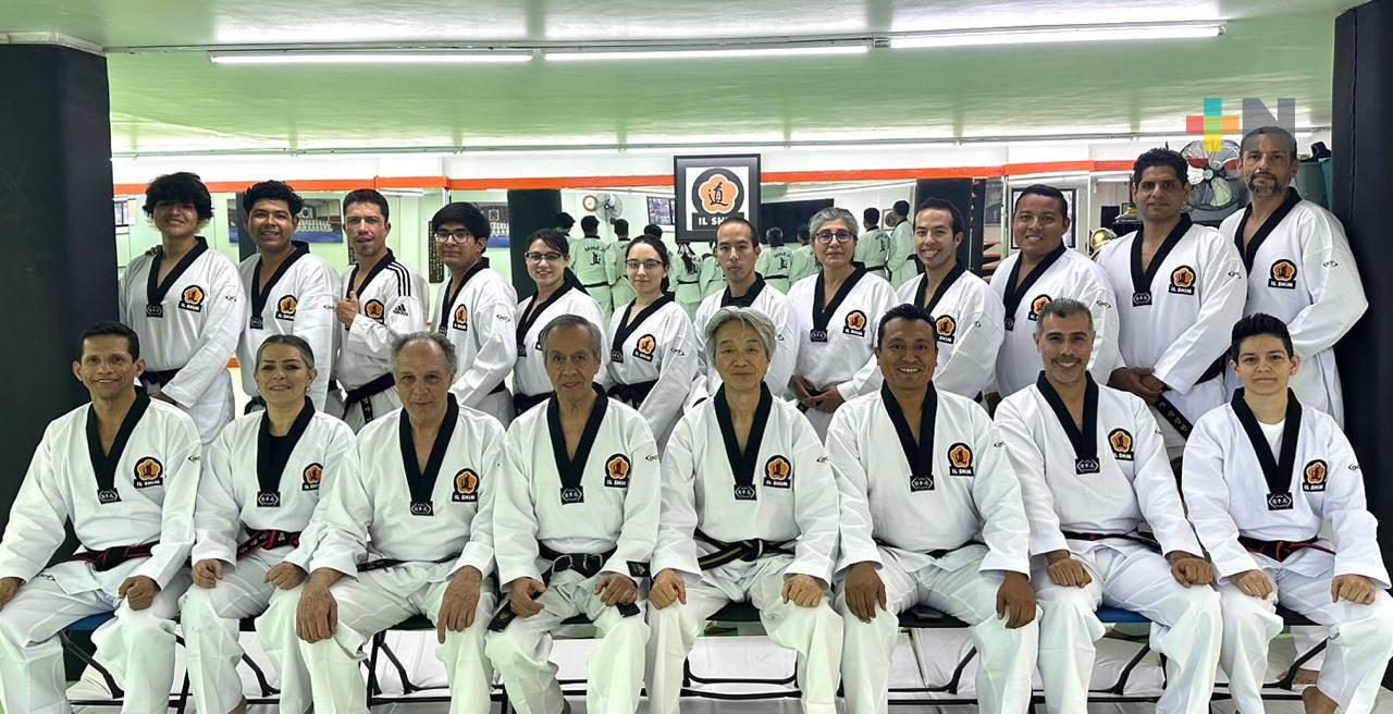 Sang Wong Park capacitan a instructores de Il Shim Veracruz