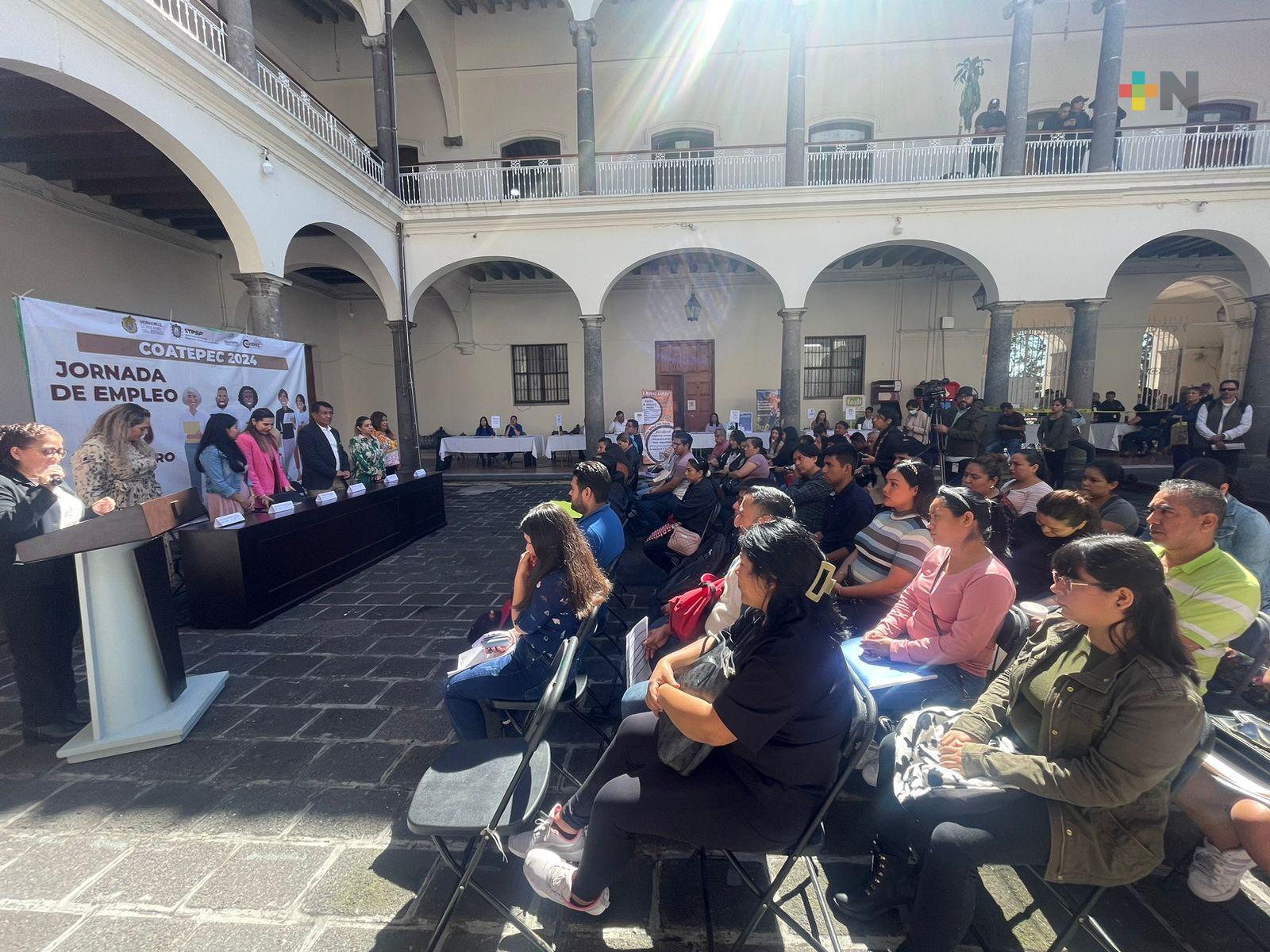 Ofrecen 200 empleos en jornada de empleo en Coatepec