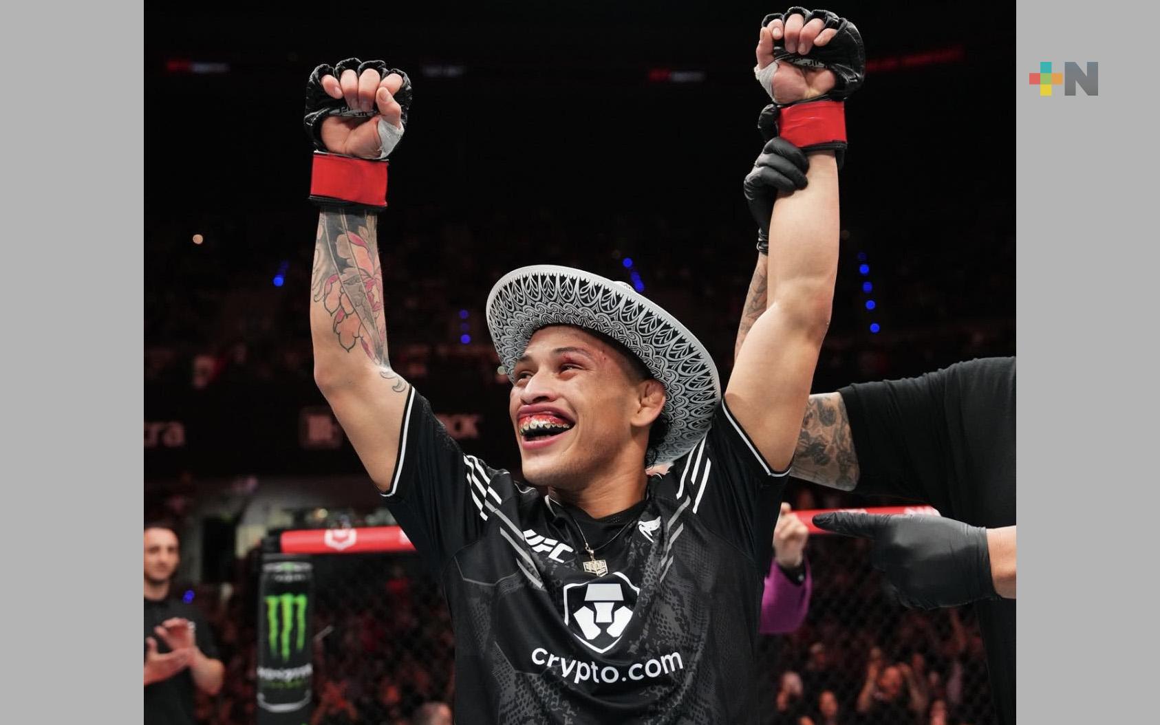 Peleador veracruzano “Lazyboy” Rodríguez debutó triunfalmente en UFC México