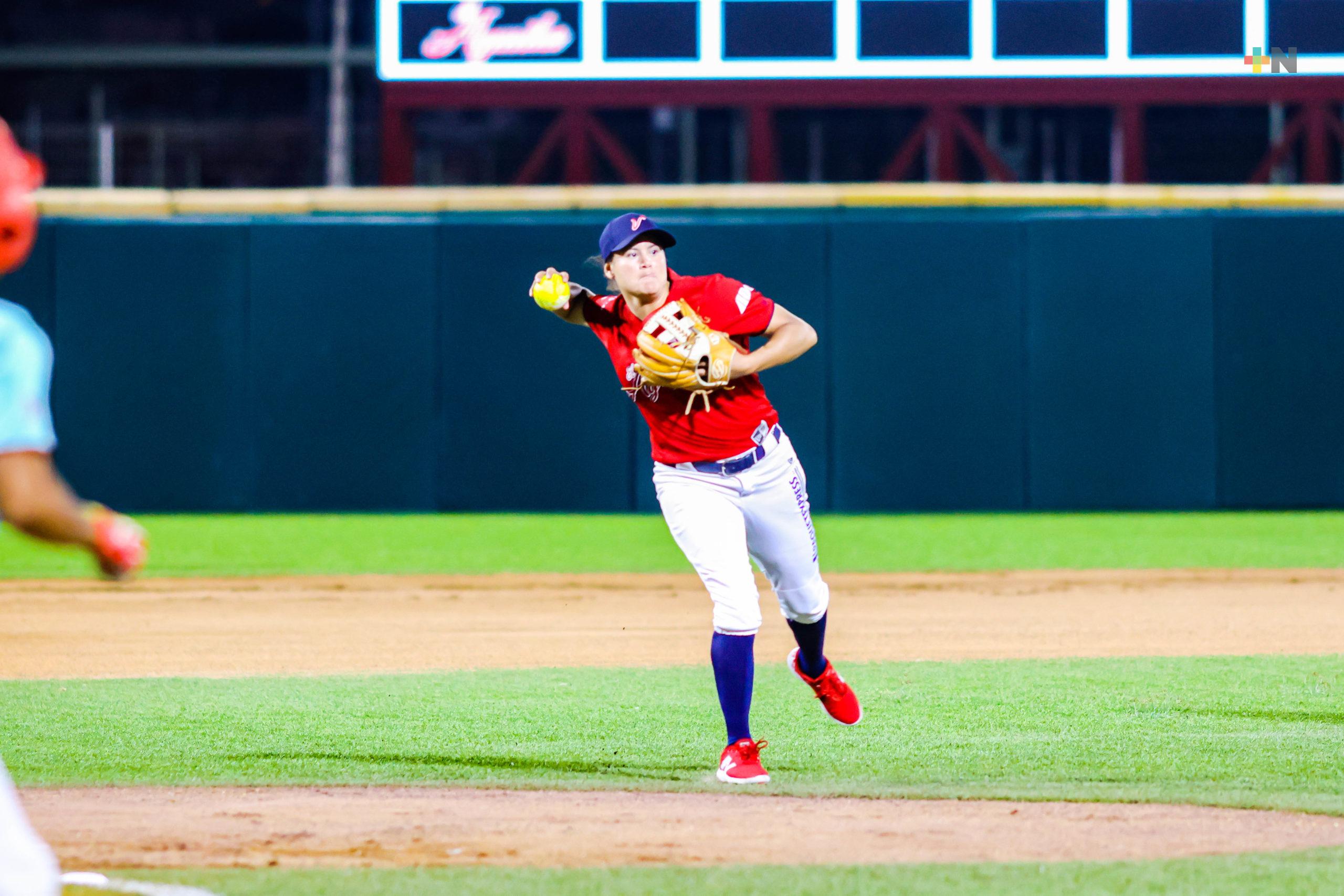 Majo Valenzuela hace historia en la Liga Mexicana de Softbol