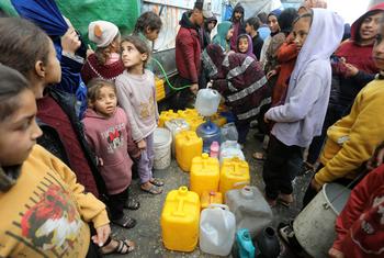 Miles de palestinos siguen llegando a Rafah que ya es “una olla a presión”