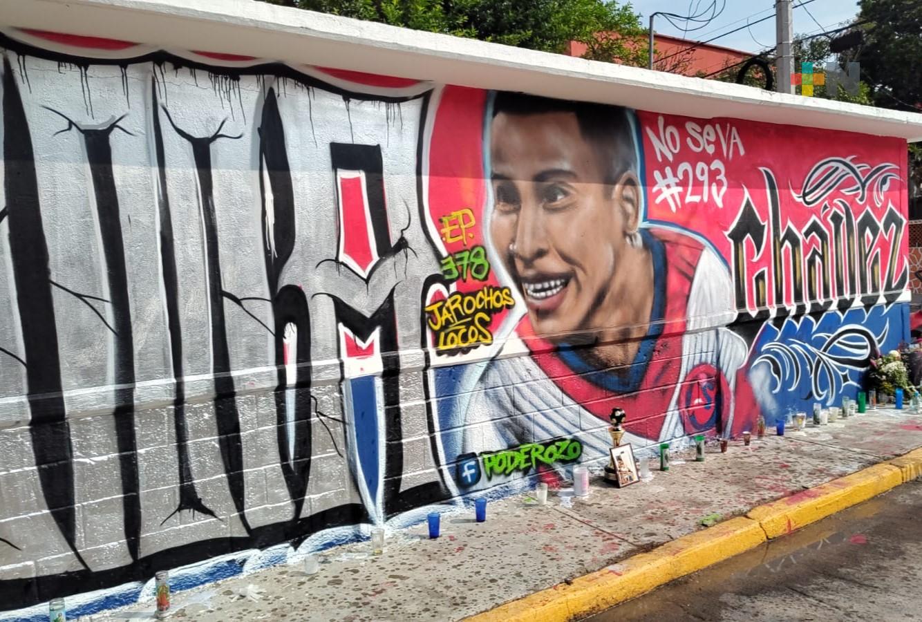 Pintan mural en honor al futbolista Diego «Puma» Chávez en Boca del Río
