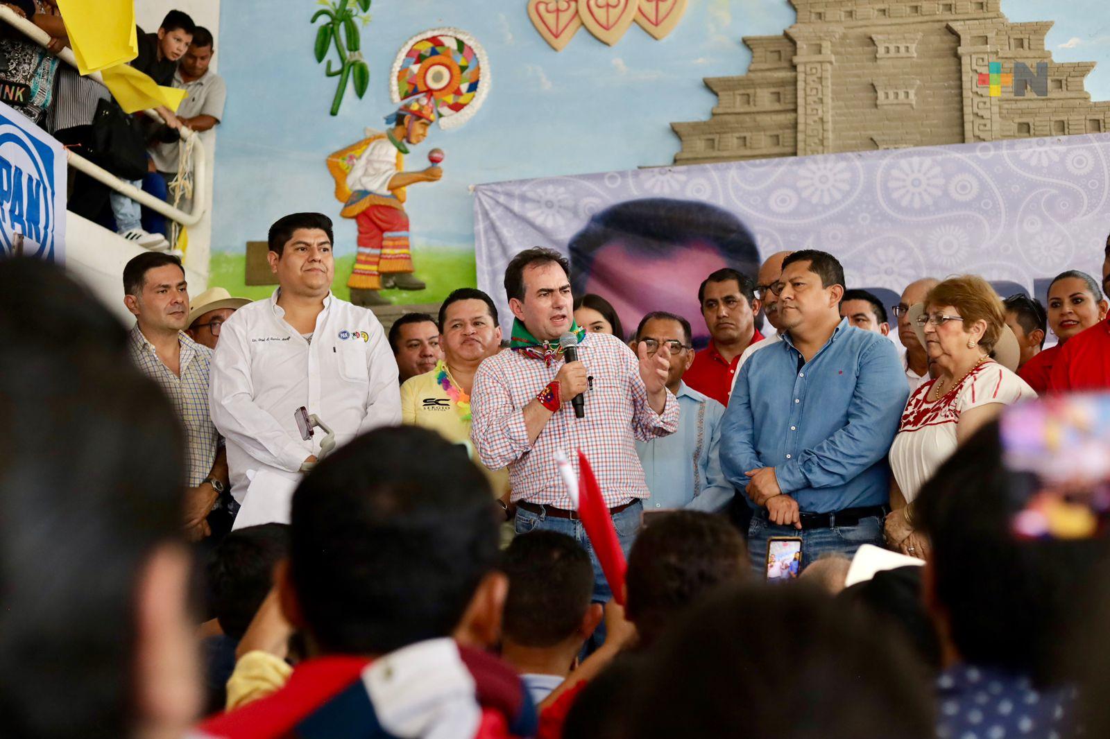 Precandidato Pepe Yunes se reúne con habitantes de la Sierra del Totonacapan