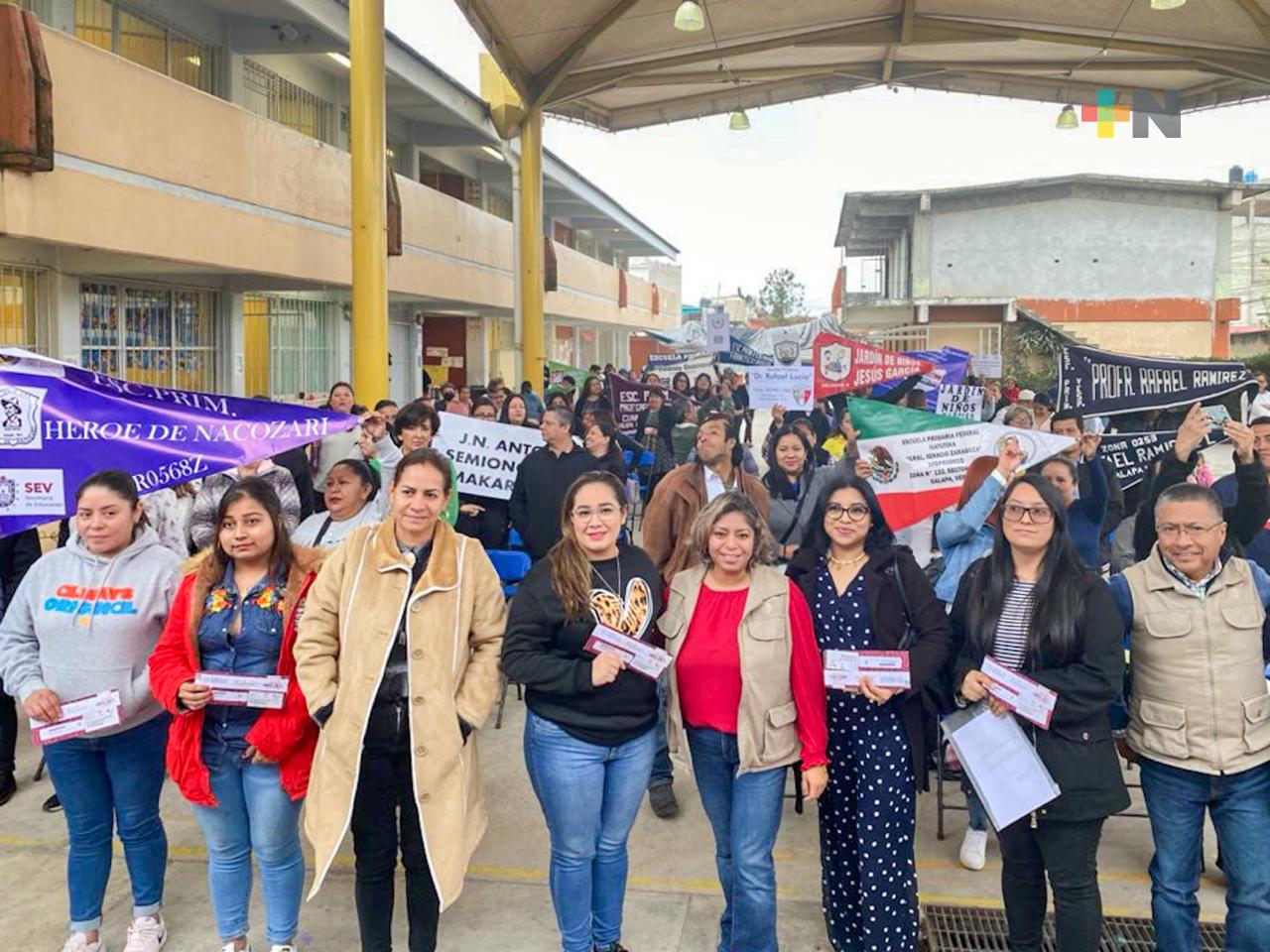 Delegada de Bienestar entrega recursos del programa «La Escuela es Nuestra» en Xalapa