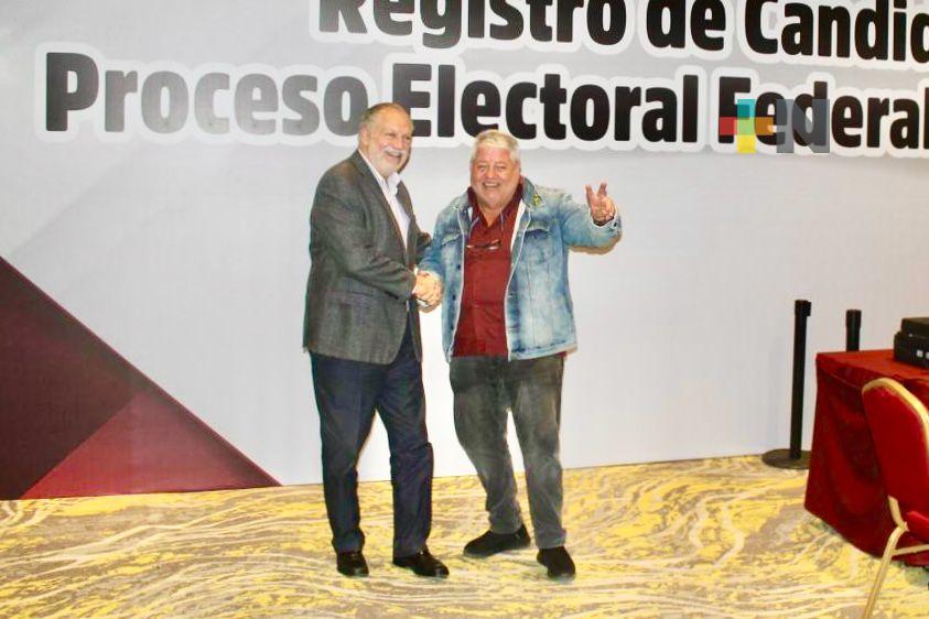 Manuel Huerta se registró como candidato al Senado ante la dirigencia de Morena
