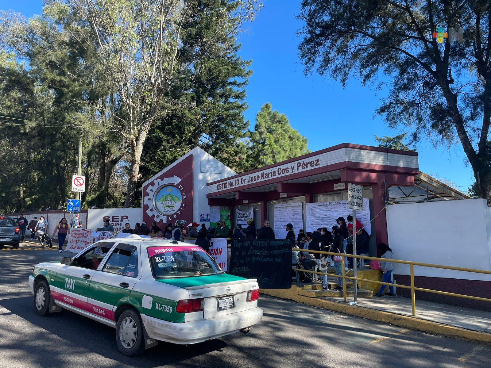 Padres de familia toman nuevamente instalaciones de CBTIS 13