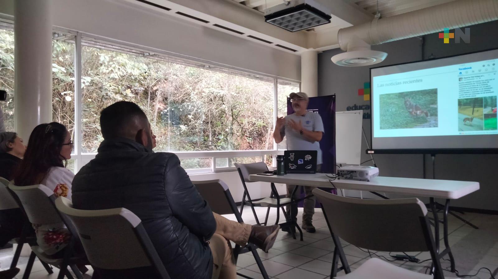 UV ofrece pláticas en RTV y Sefiplan sobre protección del coyote en Cerro de la Galaxia