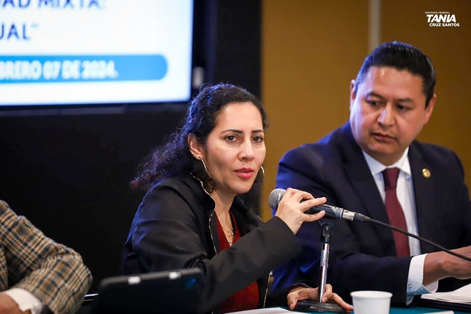 Realizan diálogo nacional por los derechos laborales del magisterio