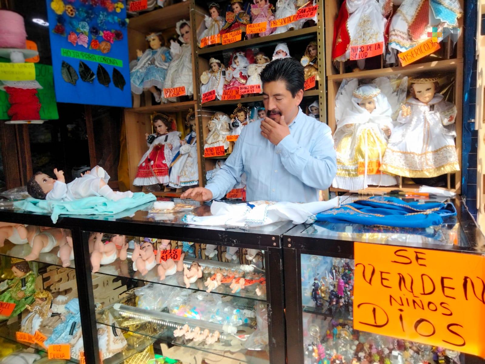 Aumenta venta de ropa para vestir imágenes del Niño Dios