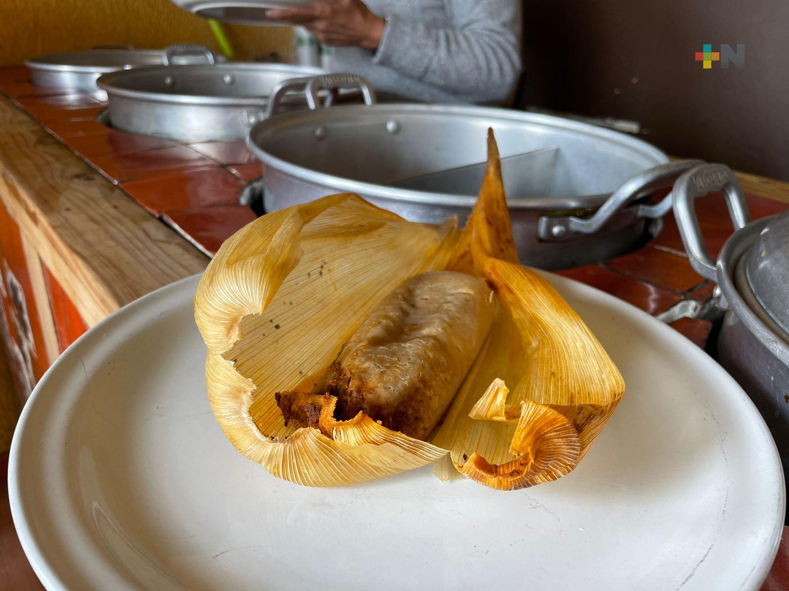 Competencia desleal y alza en insumos provocan bajas ventas de tamales en Xalapa