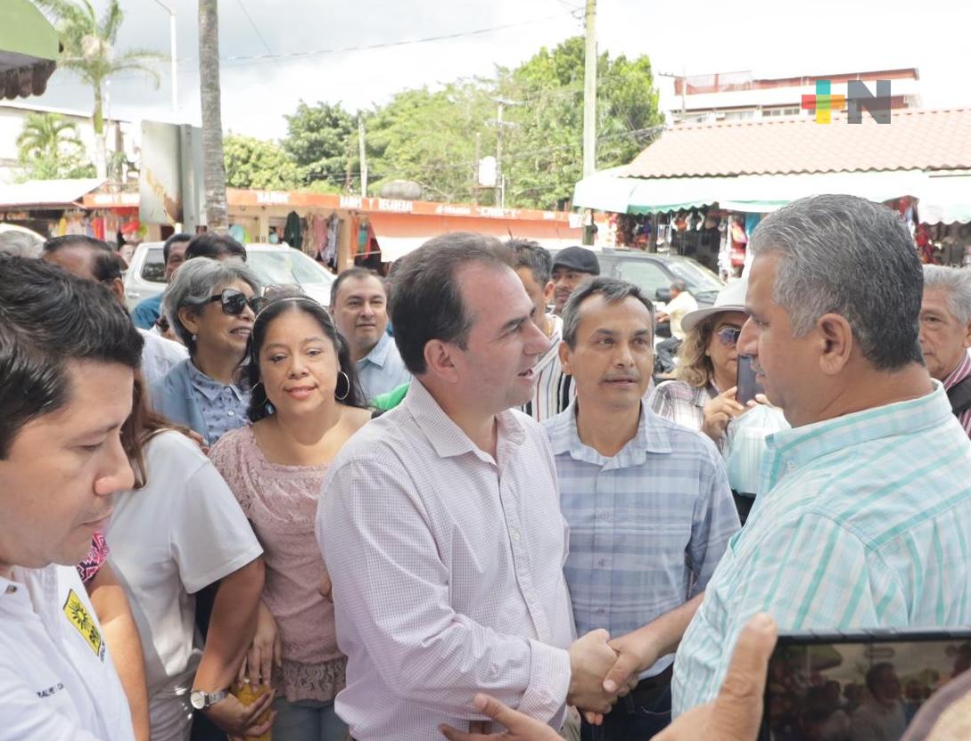 Pepe Yunes se presenta ante pescadores y ganaderos de Catemaco