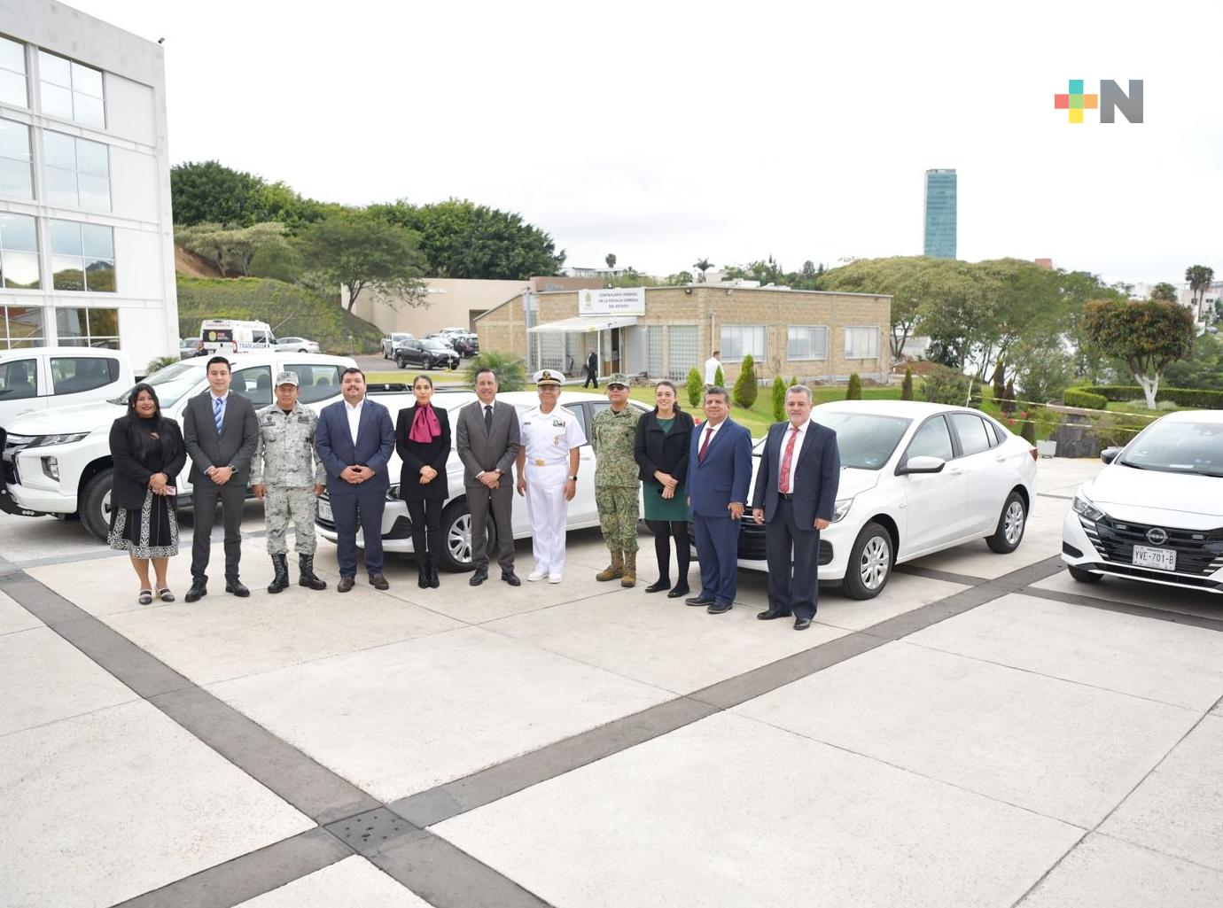 Gobernador y la Fiscal general entregan vehículos, uniformes, equipo de cómputo y mobiliario de oficina