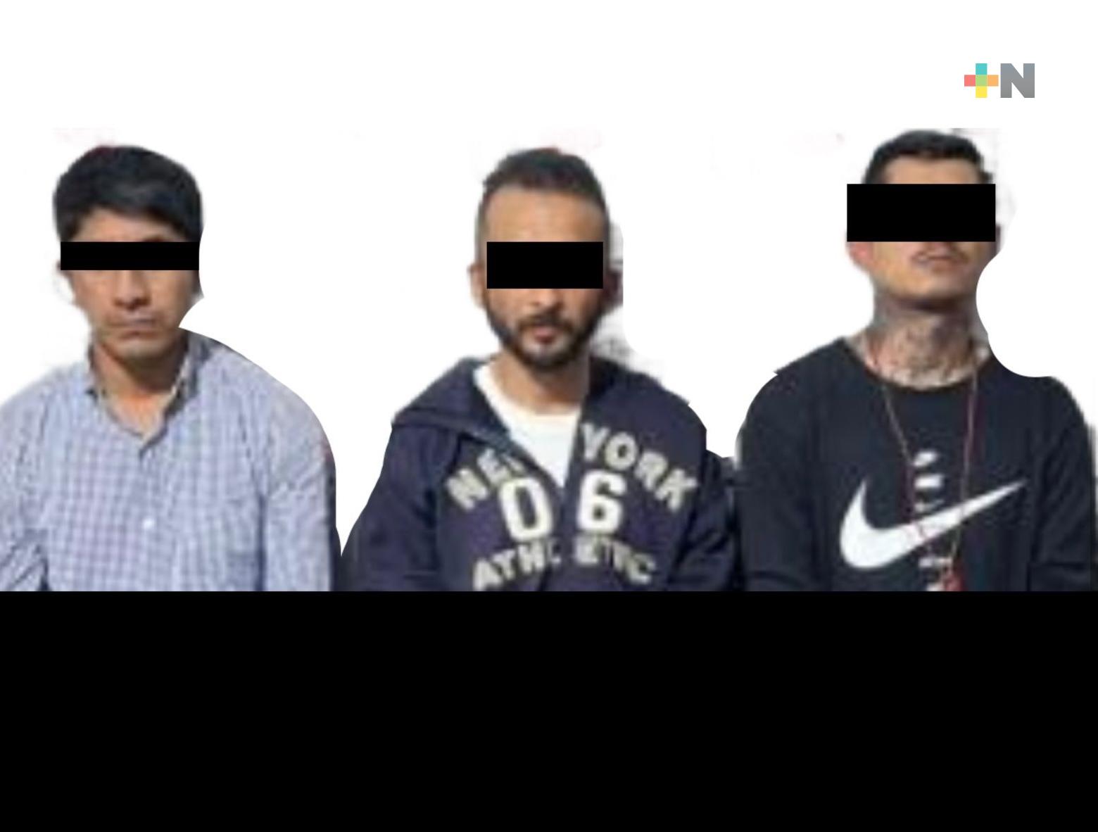 Caen integrantes de un grupo delincuencial en Coatzacoalcos, les aseguran armamento