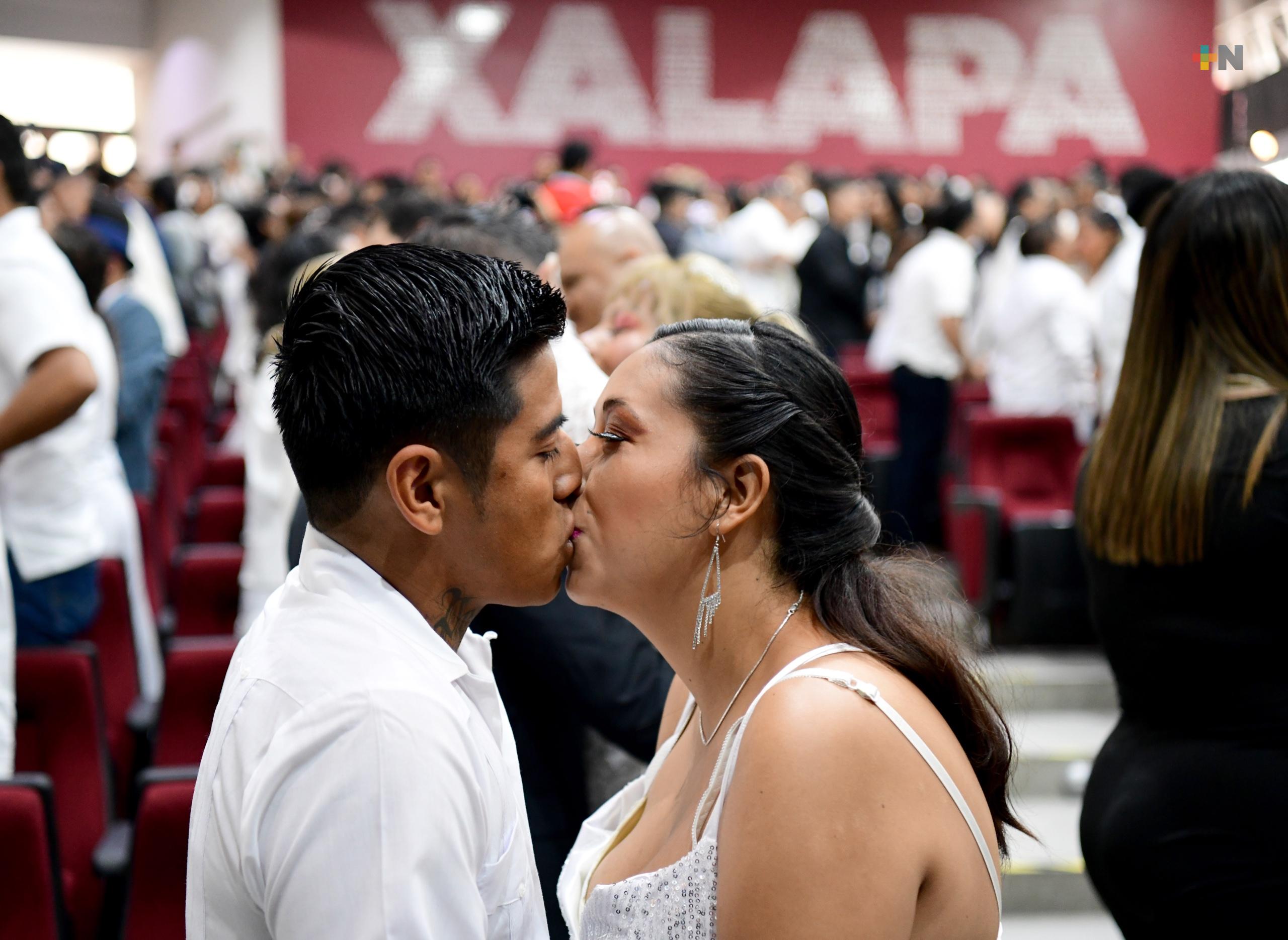 Participan 300 parejas xalapeñas en campaña de Bodas Colectivas
