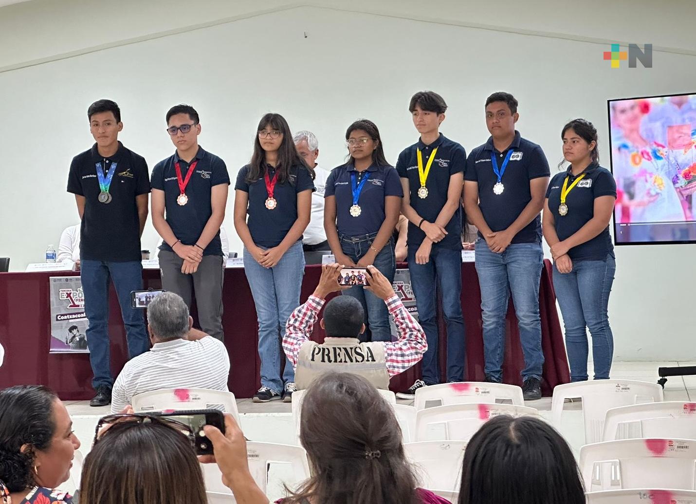 Alumnos del Cobaev 18 de Coatzacoalcos sobresalen a nivel nacional e internacional