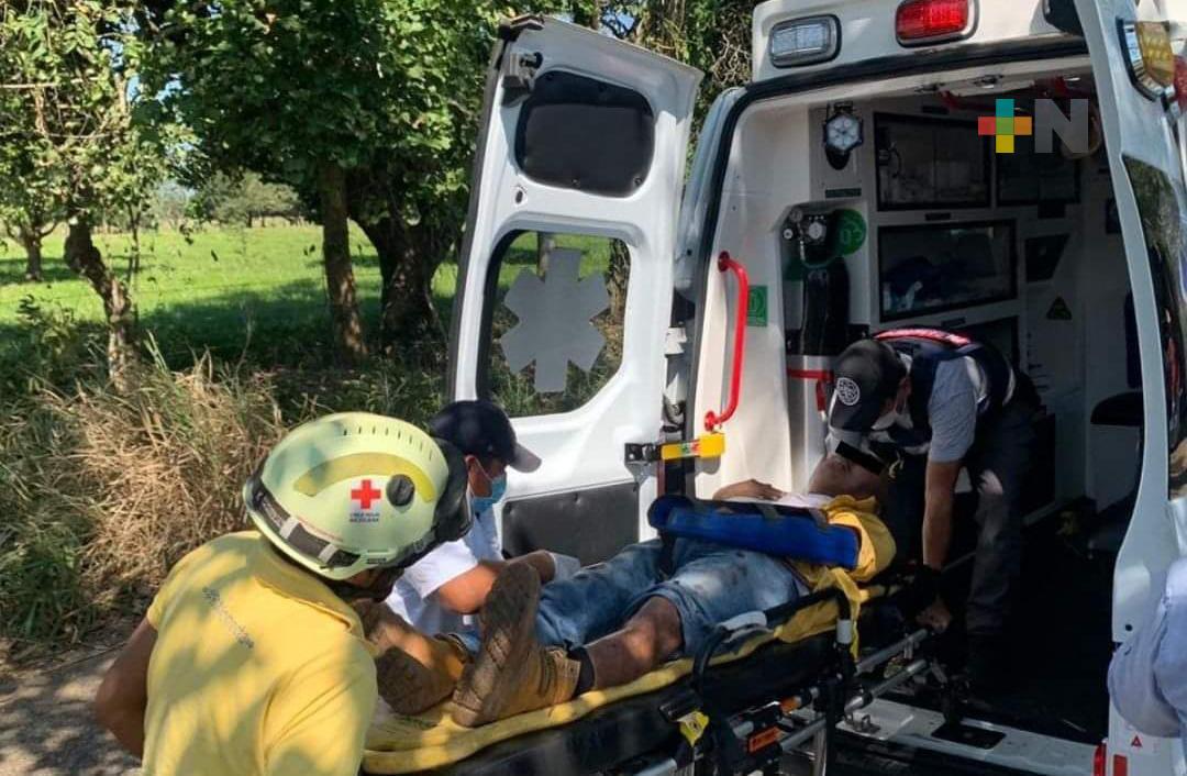 Trabajadores de Limpia Pública de Acayucan sufren aparatoso accidente