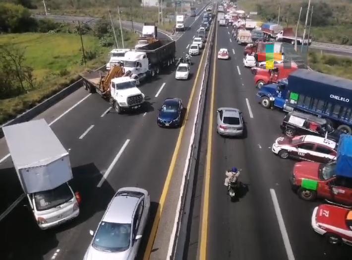 Manifestación de AMOTAC también congestiona la autopista Veracruz-Cardel