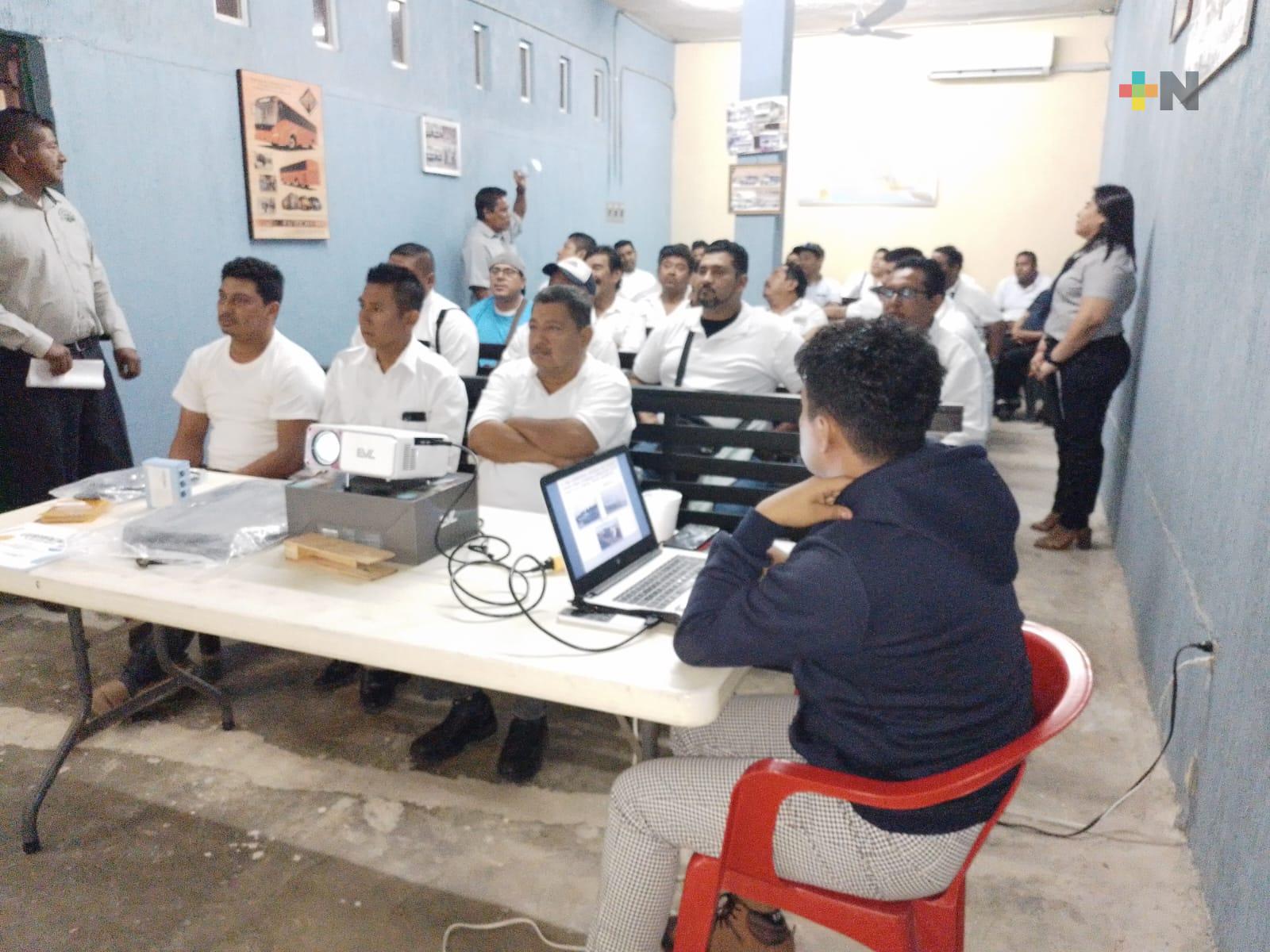 Capacitan a 160 choferes del transporte urbano de Coatzacoalcos