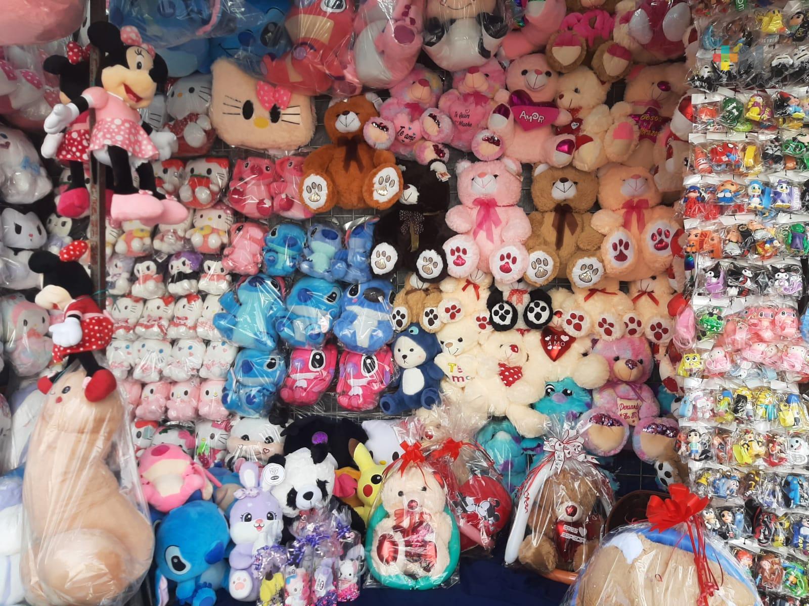 Comerciantes del mercado Hidalgo se preparan para el 14 de febrero