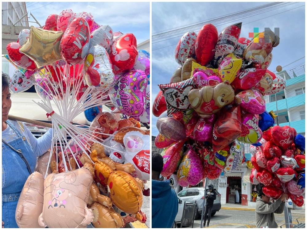 Globos y peluches ofrecen en calles de Xalapa